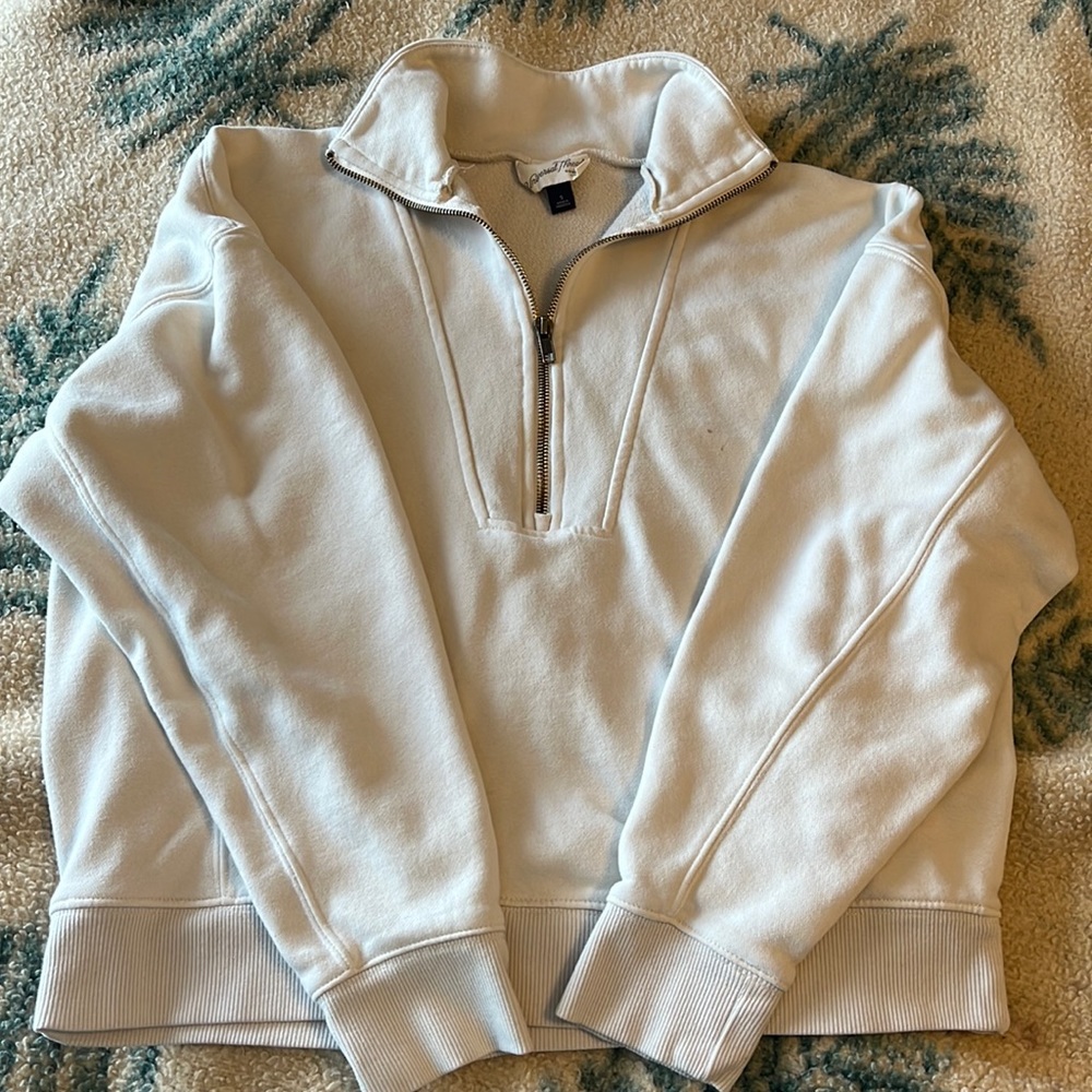 Universal thread quarters up size small cream color